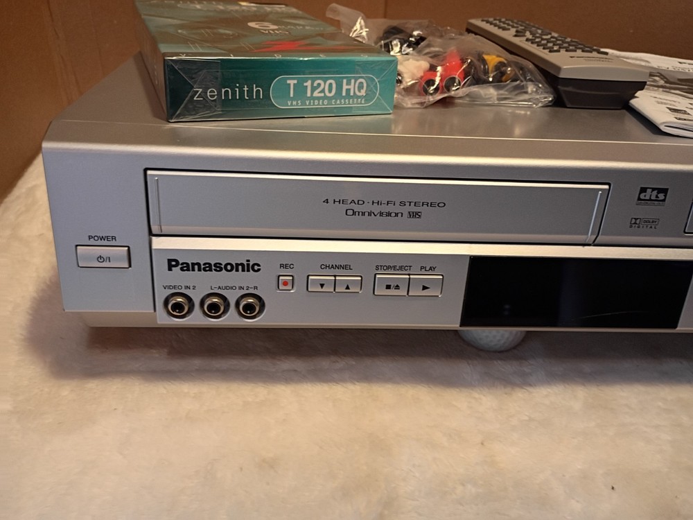 Panasonic PVD4744S Progressive Scan DVD/VCR Player, Bundle ✓