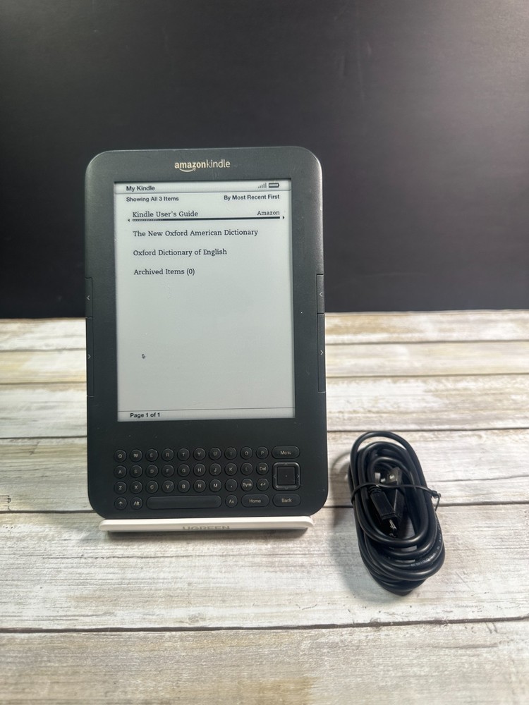 Amazon Kindle Keyboard 3rd Gen D00901 Bundle w/New Battery Works read!