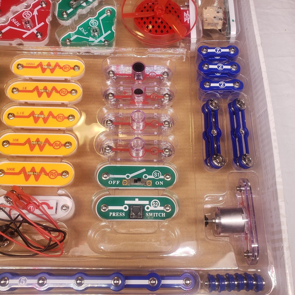 Elenco Electronic Snap Circuits KIT SC-300 - Missing 2 Pieces - Good Condition