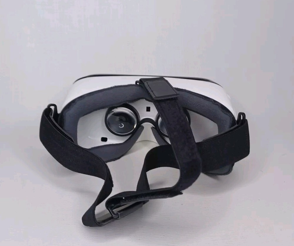 Samsung Gear Smartphone VR Headset Powered By Oculus