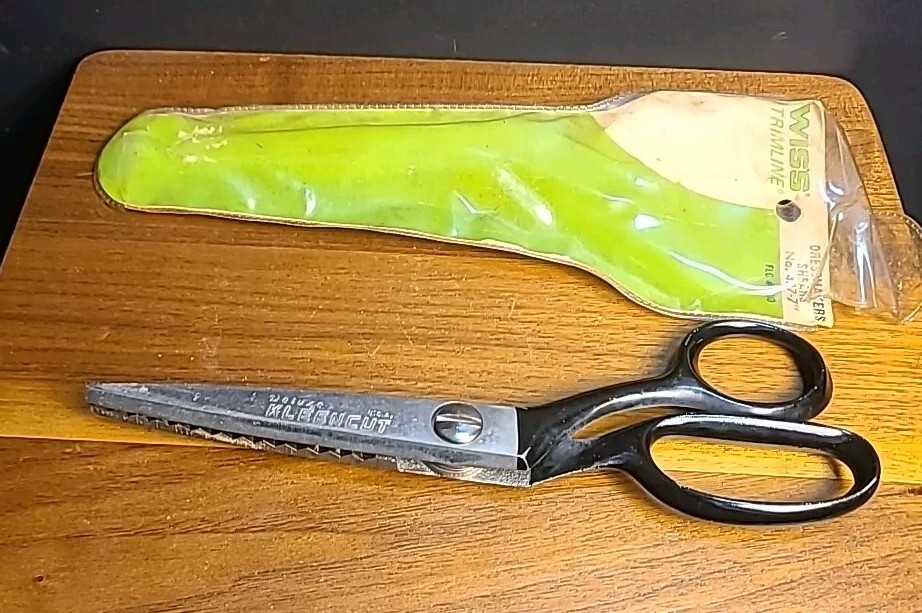 Vintage 1970s Kleencut Pinking Shears Scissors.