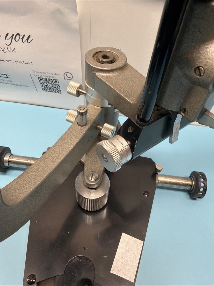 topcon slit lamp For parts , Broken , 1 Lens Missing