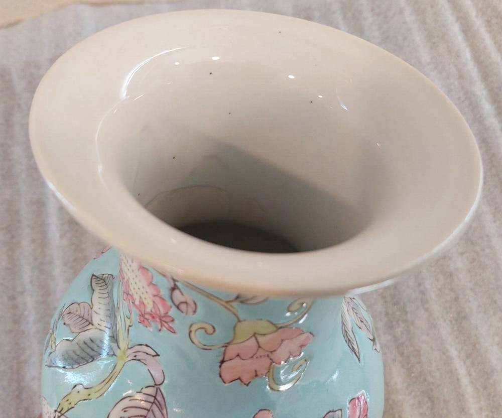 Chinese Water Hand Painted Vase. Classic Traditions.