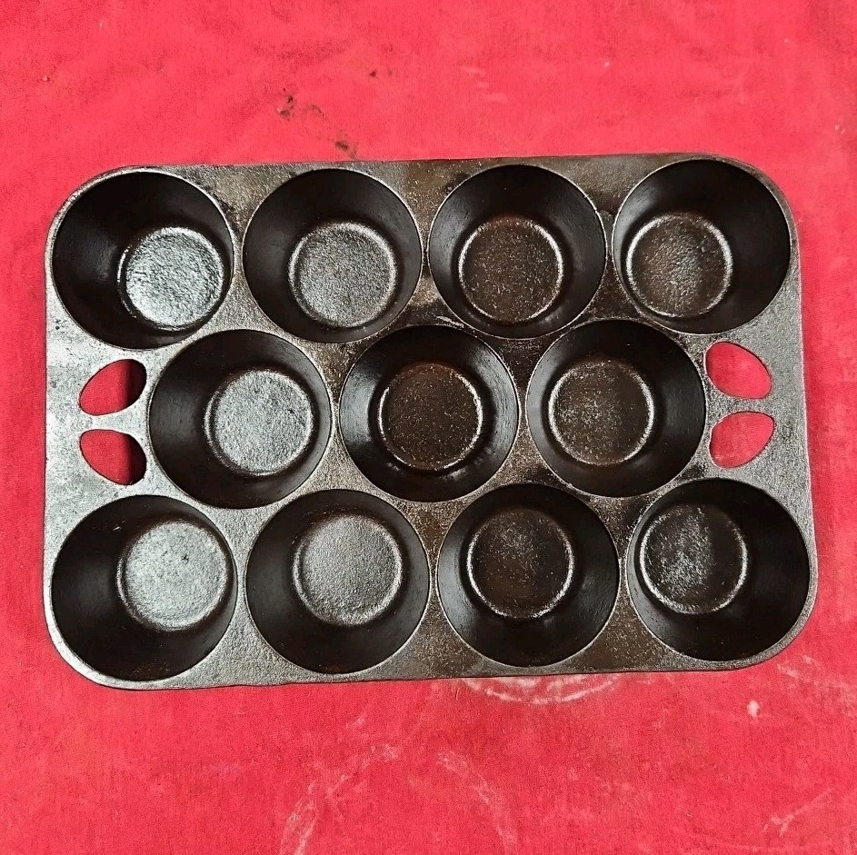 Cast Iron Muffin/Cupcake/Pop Over Pan No 10