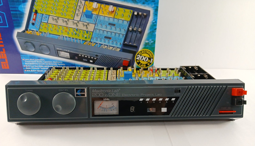 Maxitronix ELECTRONIC LEARNING LAB With 200 Educational Wiring Projects COMPLETE