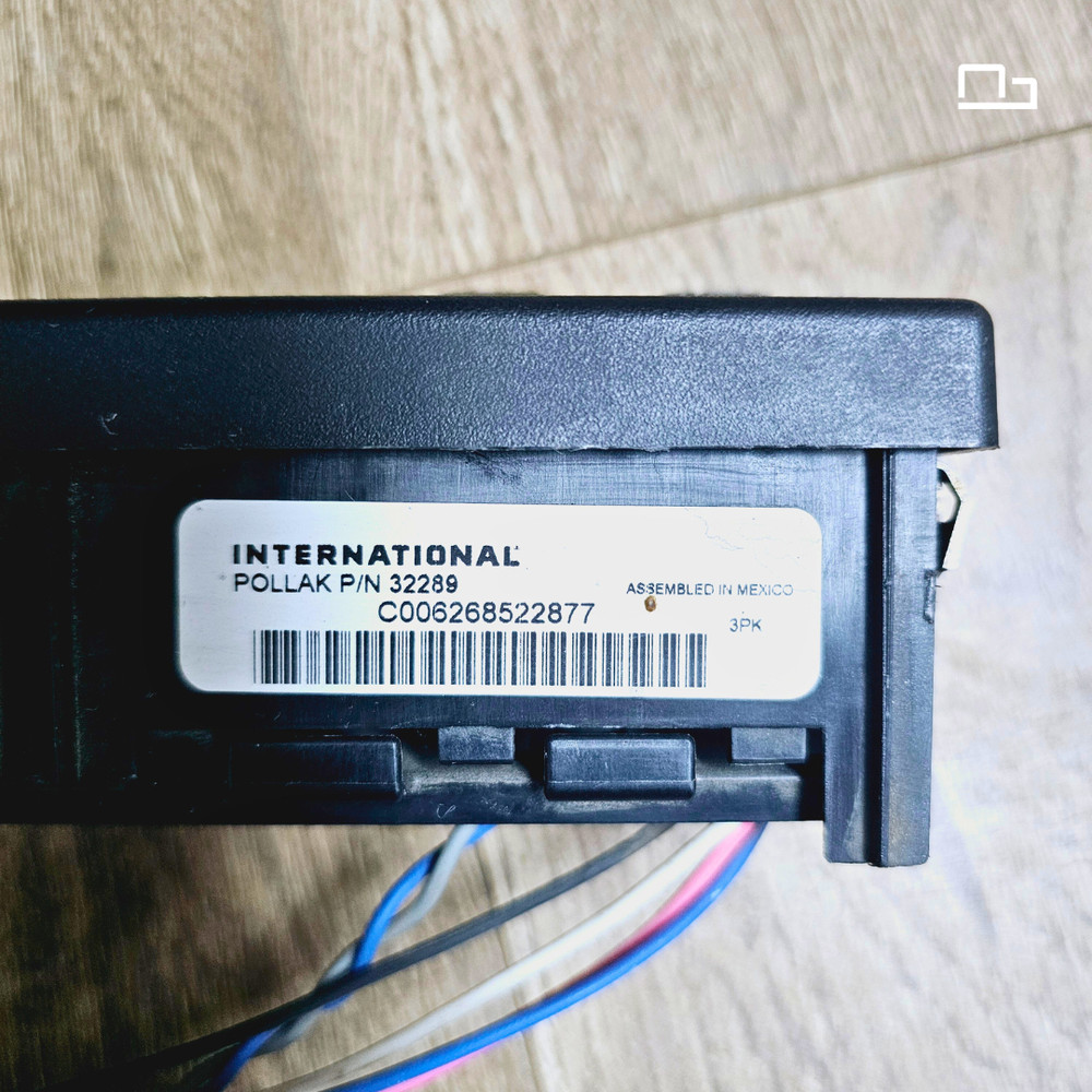 Used International DuraStar 4300 Switch Panel Dash Panel P/N 32289