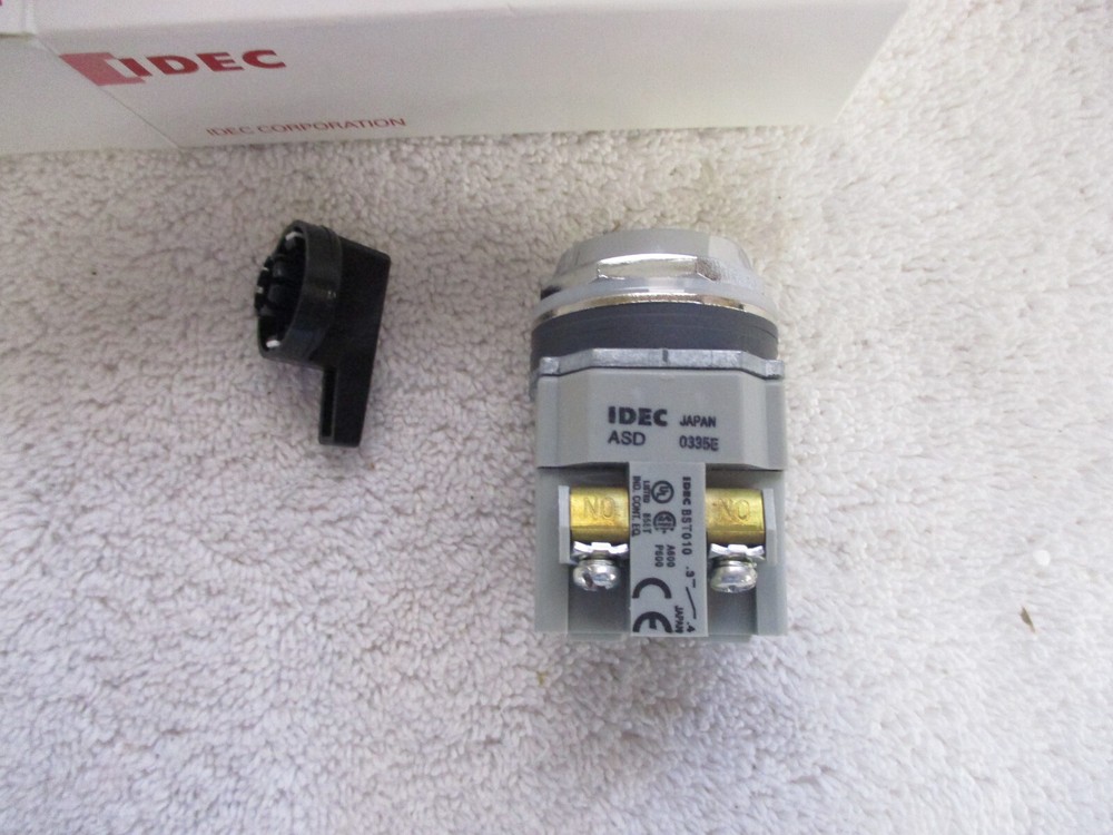 NIB IDEC 30mm Selector Switch ASD33L20N