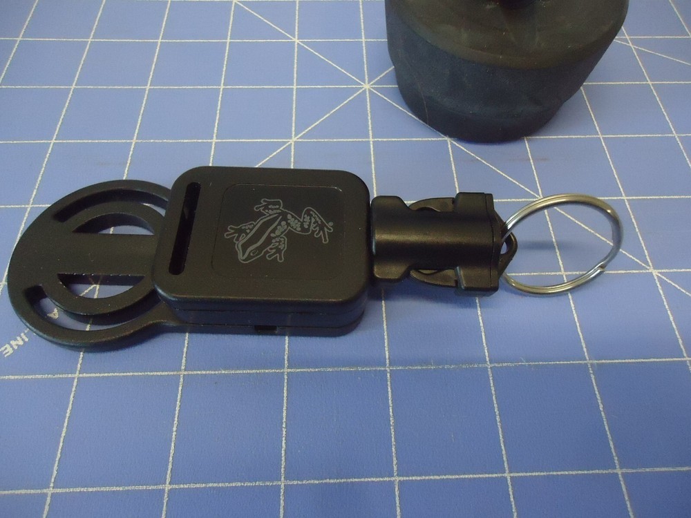 Akona Hose Mount Retractor with rubber adapter