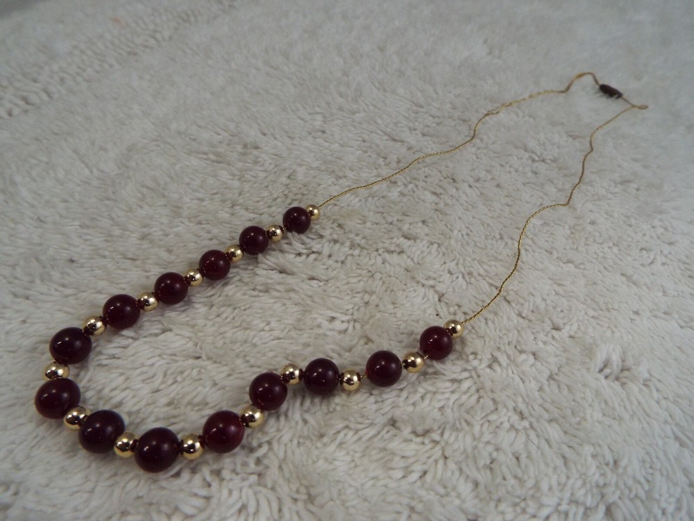 Goldtone Burgundy Bead String Necklace (A72)