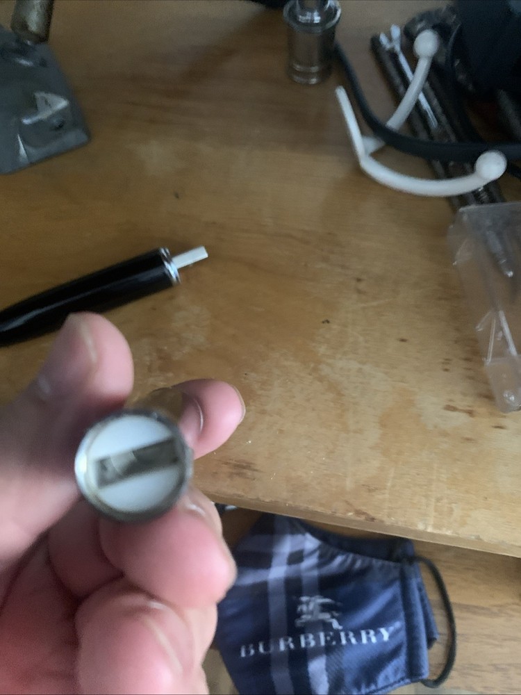 USB Pen With Láser Pointer And Flashlight. NEEDS USB and Battery. Writes Well.