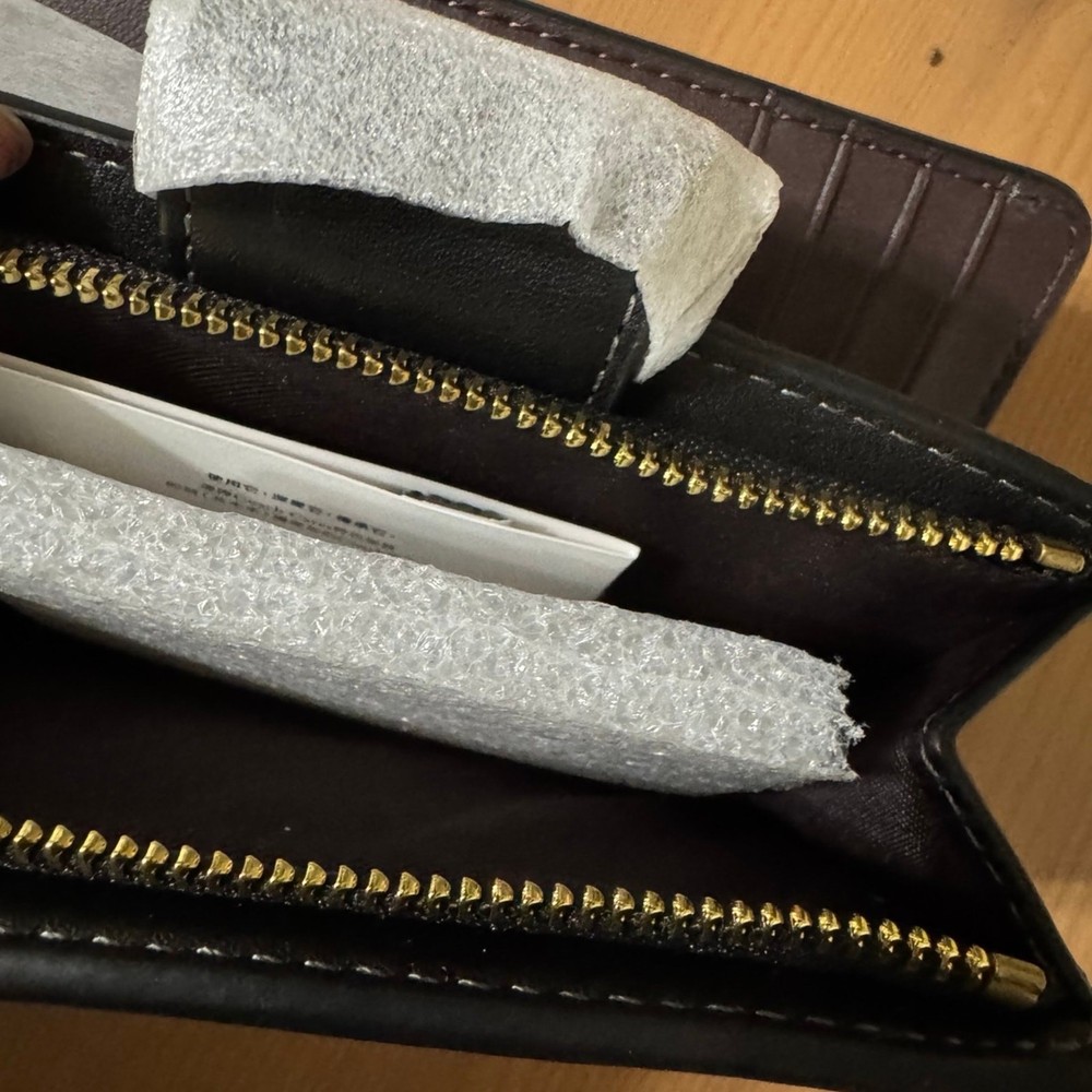 NWT ❤️ Coach Medium Corner Zip Wallet With Cherry Print