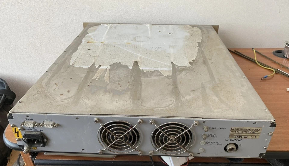 UHF TRANSMITTER REPEATER 5 Watt Industrial Electronics Not Working