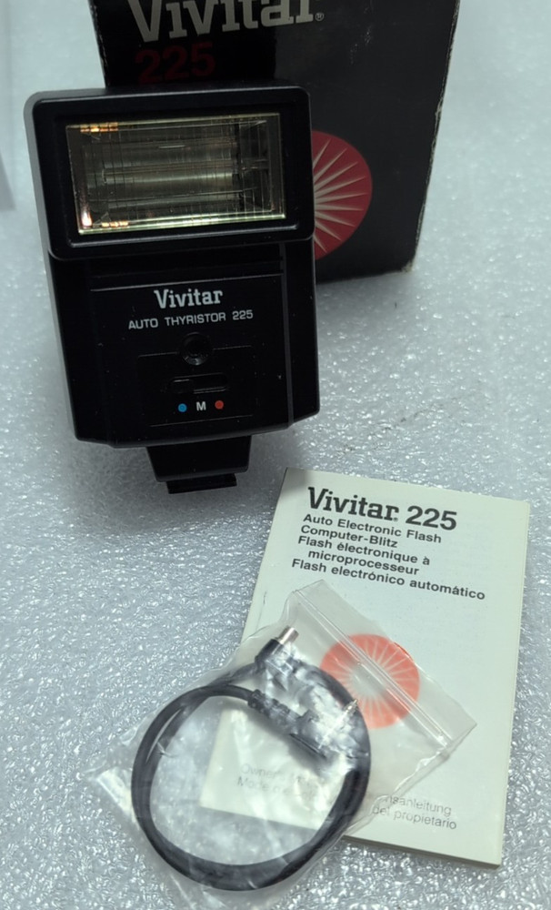 Vivitar 225 Flash with Flash Cord & Manual