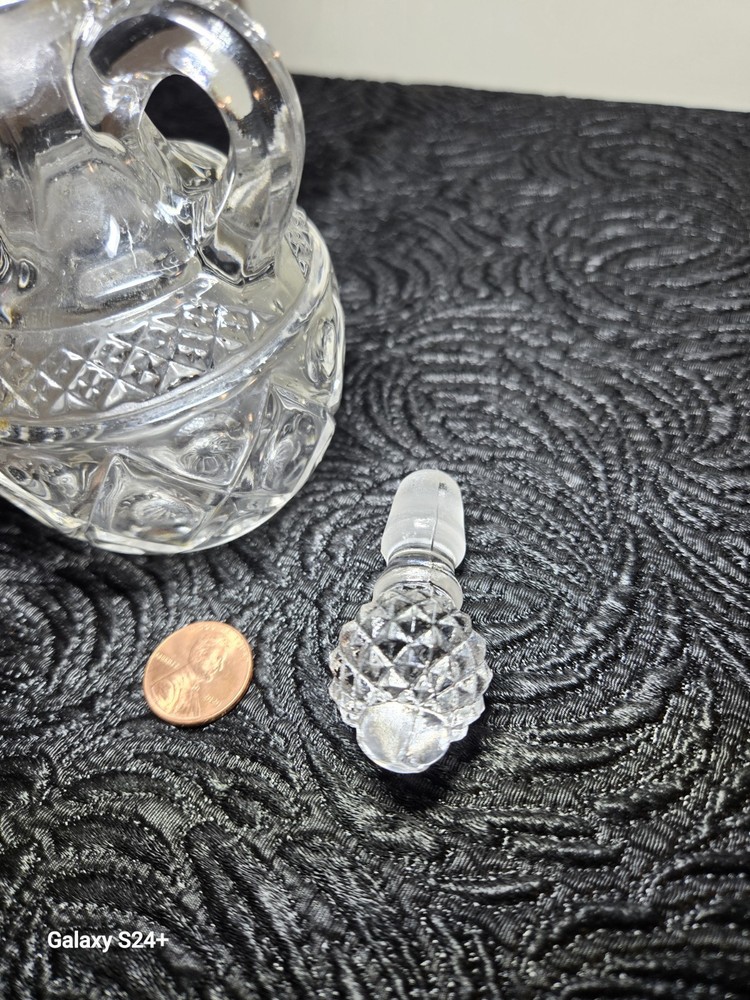 Clear Glass Pressed Diamond Pattern Round Cruet Set Decorative Glossy Finish