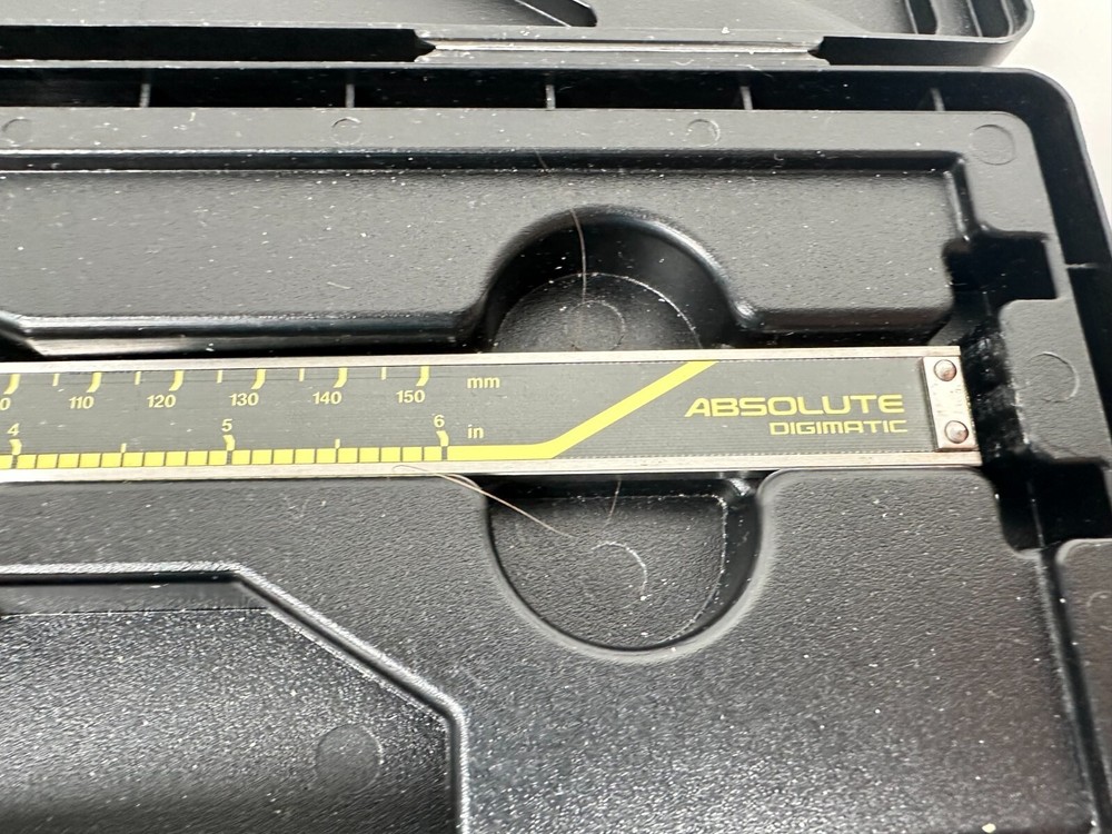 Mititoyo CD-6"CS, Absolute Digimatic, Metric/SAE Calipers w/ Case