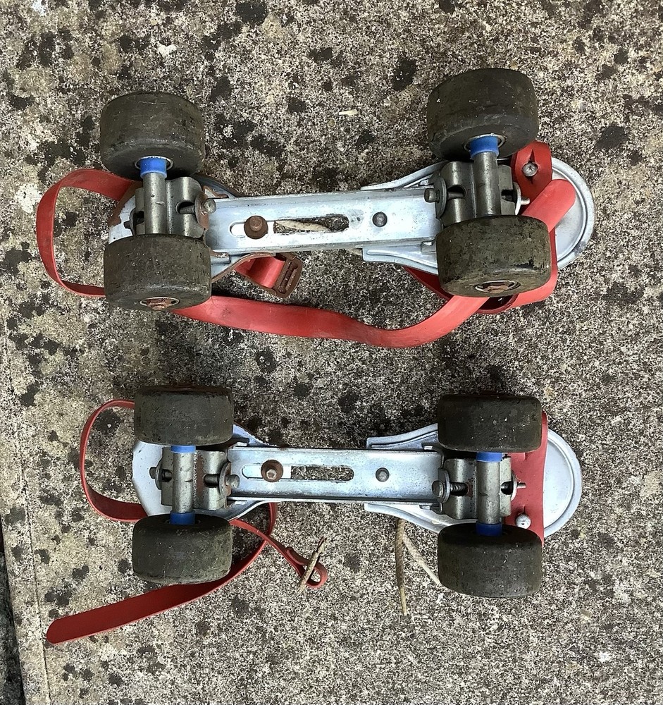 VINTAGE METAL ADJUSTABLE ROLLER SKATES ~ DISPLAY PROP