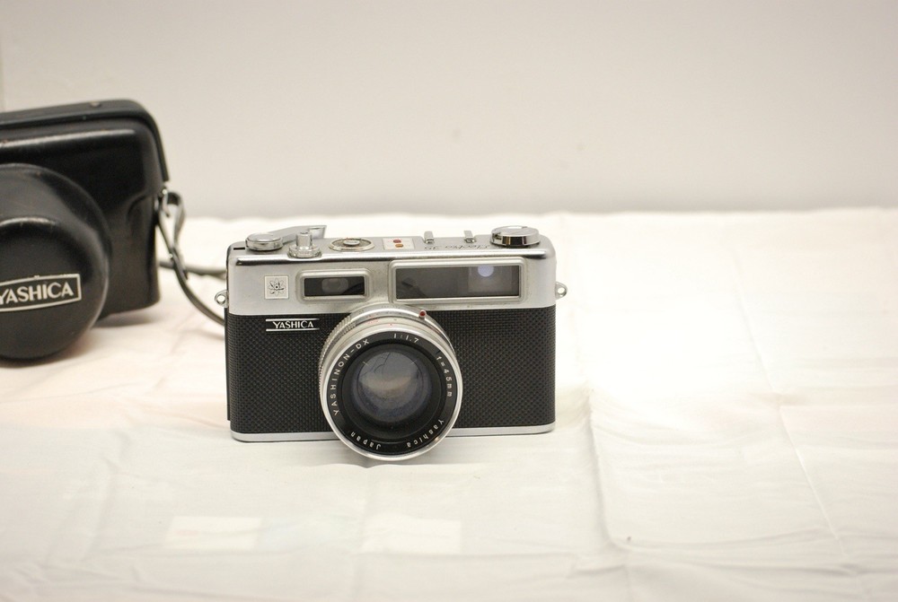 Yashica Electro 35 Vintage Rangefinder Camera Black Silver with Case