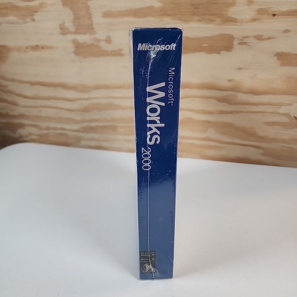 Vintage Microsoft Works 2000 Requires Windows 95 or 98 CD-ROM