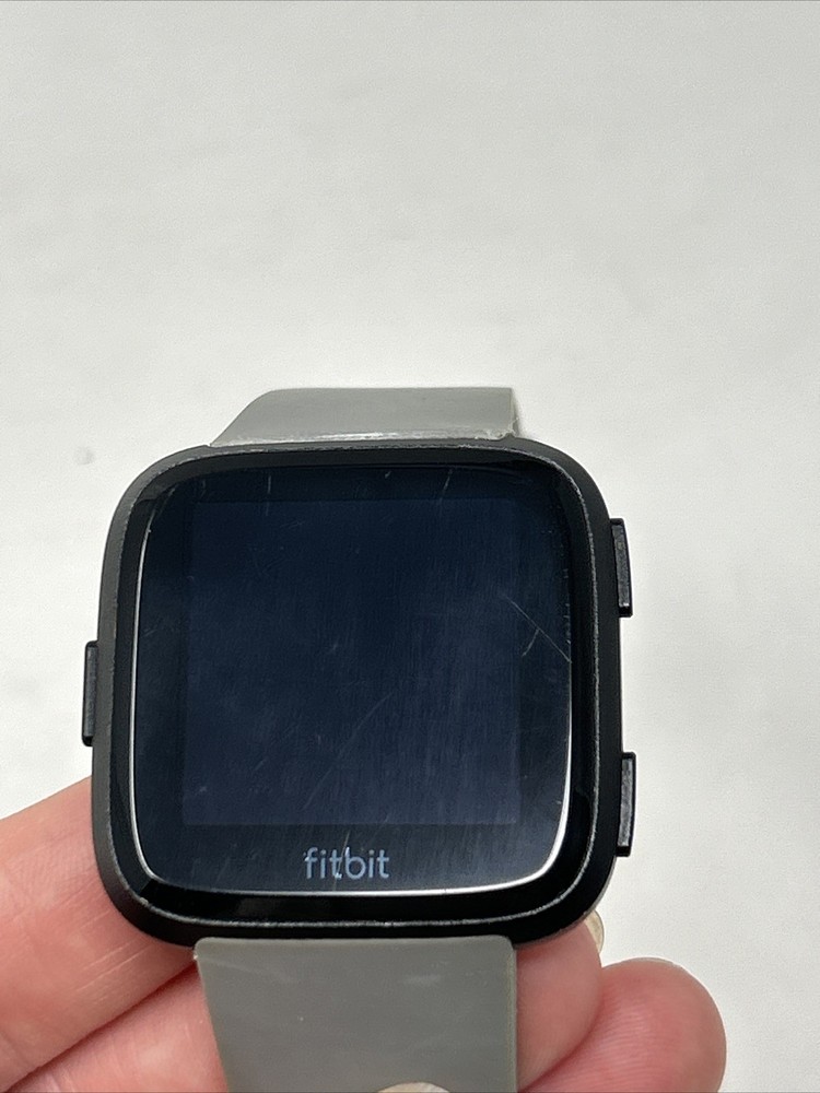 Fitbit Versa Smart Watch FB504 Black Grey Bundle Complete w/ Charger Tested