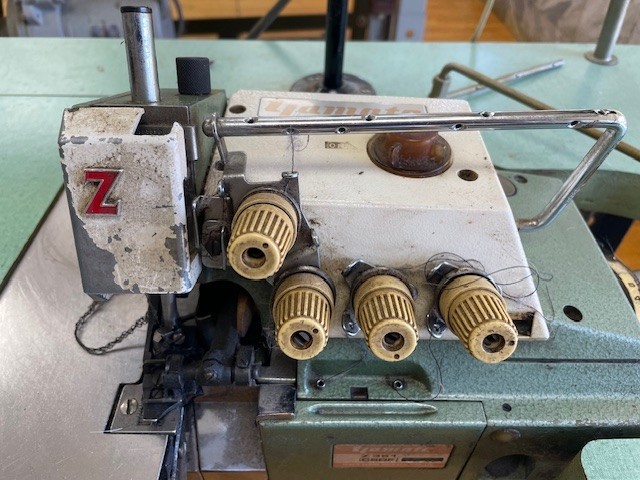 YAMATO Z361 OVERLOCK MACHINE WITH TABLE