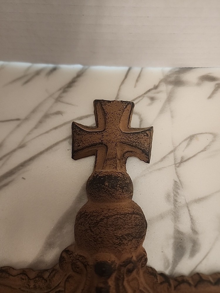 Cast Iron Rust Crown 12" Hanging Wall Decoration