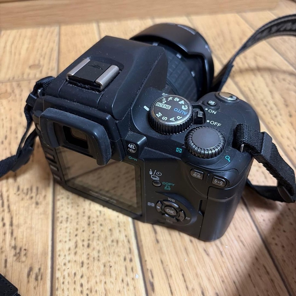 OLYMPUS E 500 Digital Single Lens Reflex Camera