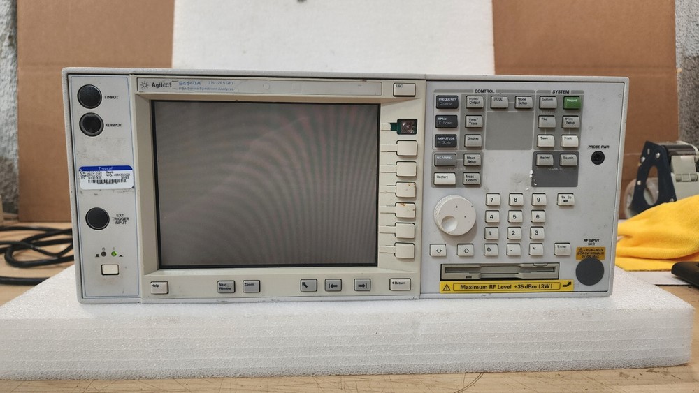 HP/Agilent E4406A Signal Analyzer READ!