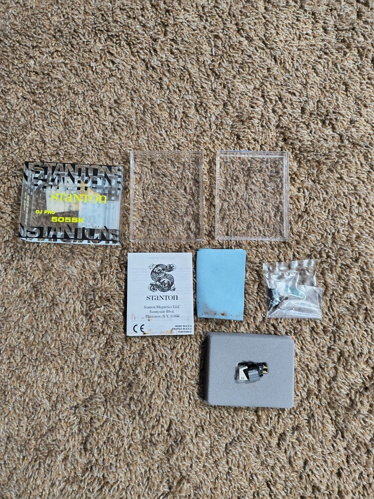 stanton DJ Pro 505sk black and white