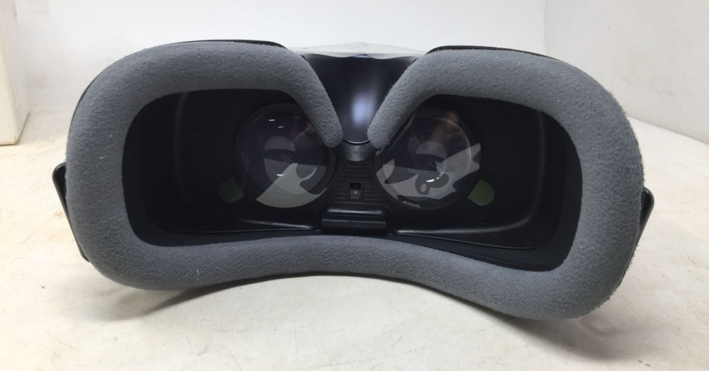 Samsung Gear VR Headset - Powered by Oculus