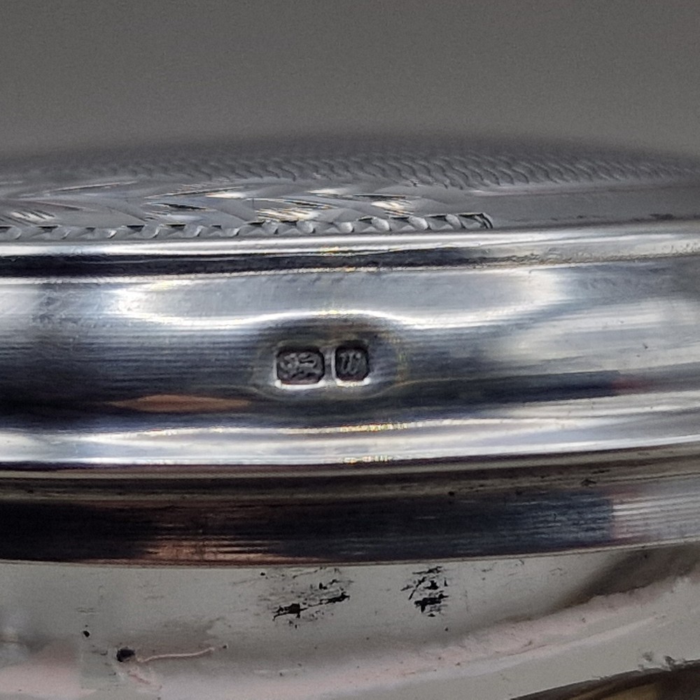Superb Solid Sterling Silver Snuff/Pill Box by W I Broadway & Co Birmingham 1996