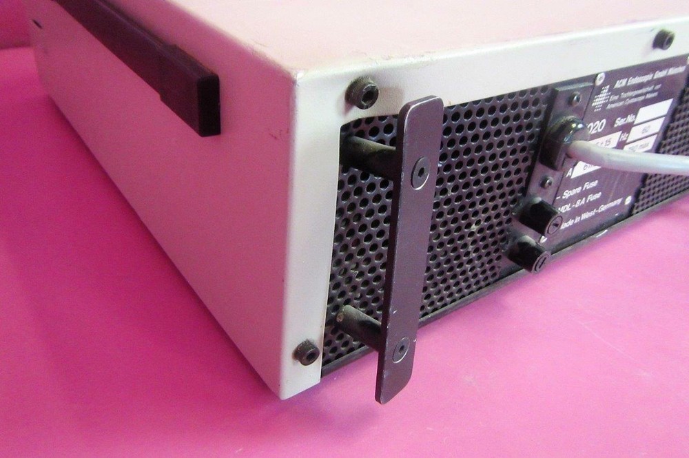 ACMI 1020 Light Supply Endoscopy Endoscopic Surgical Light Source 300 Watt