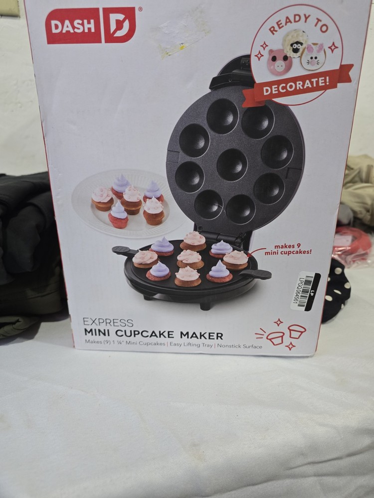 Dash Express Mini Cupcake Maker