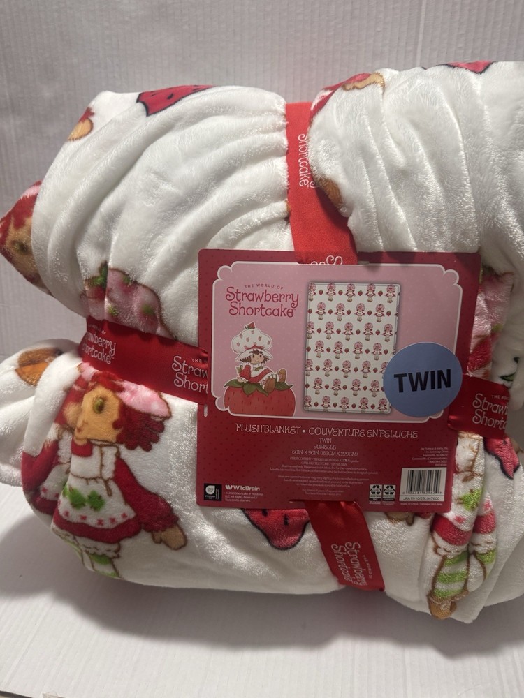 Strawberry Shortcake Plush Throw Blanket,super soft material