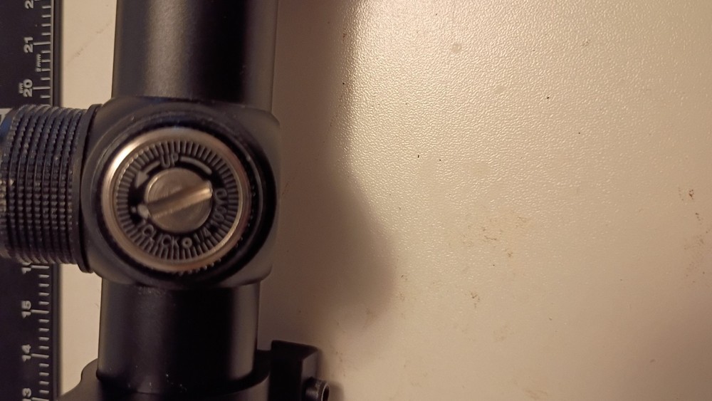 Dead Ringer 3-9 by 40 rifle scope w/ rings