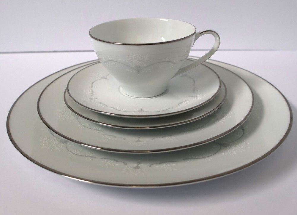 Noritake Whitebrook 5-Piece Place Setting – Multiple Sets Available
