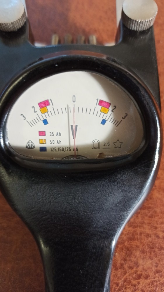 Vintage car voltmeter. Carbolite. Ideal condition.