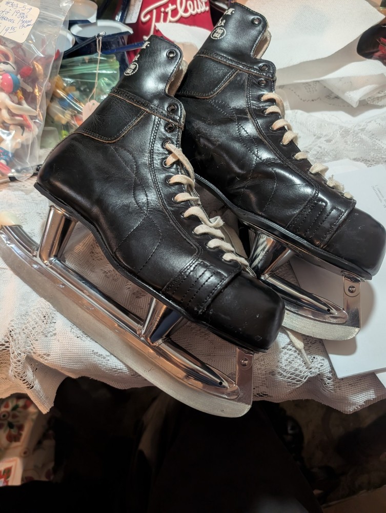 CCM Bobby Hill ice skates