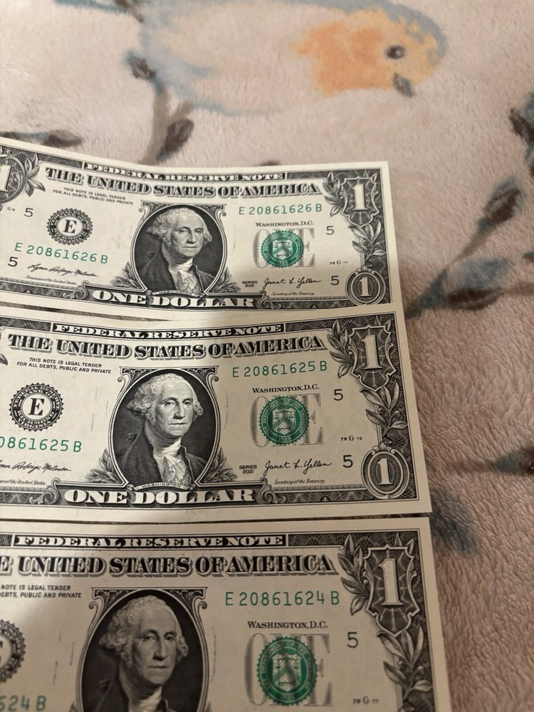 Consecutive 1 Dollar Bills