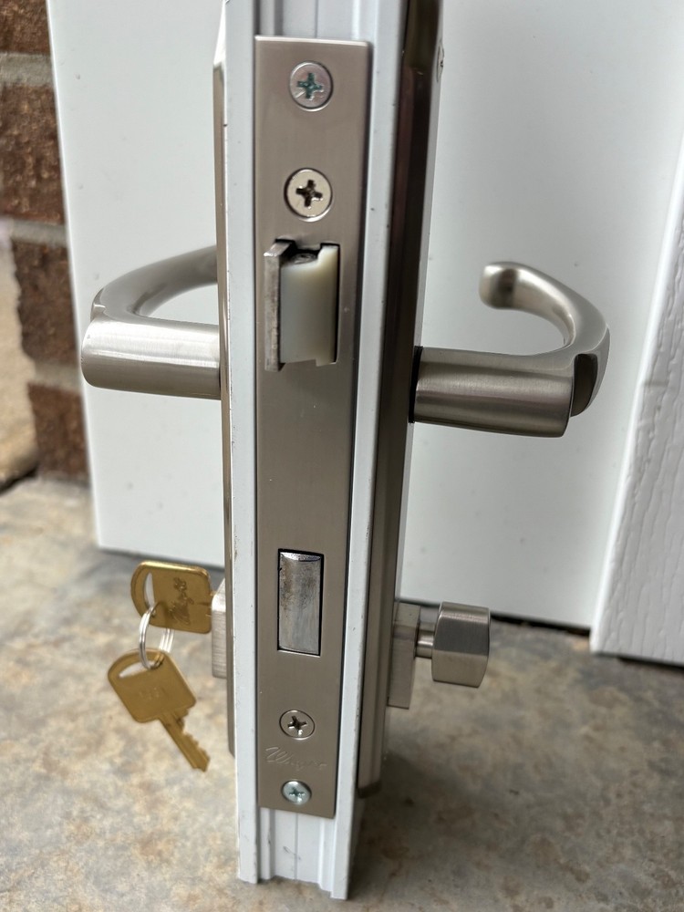 Larson Storm door handle. 20282317