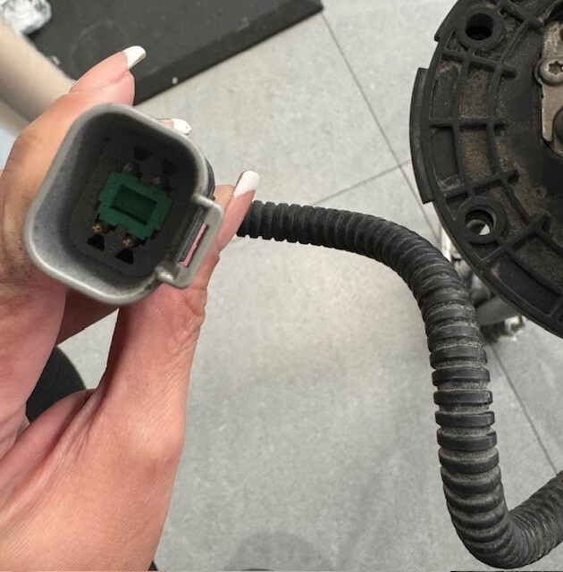 OEM International DEF Sensor Head Unit 4097723C91