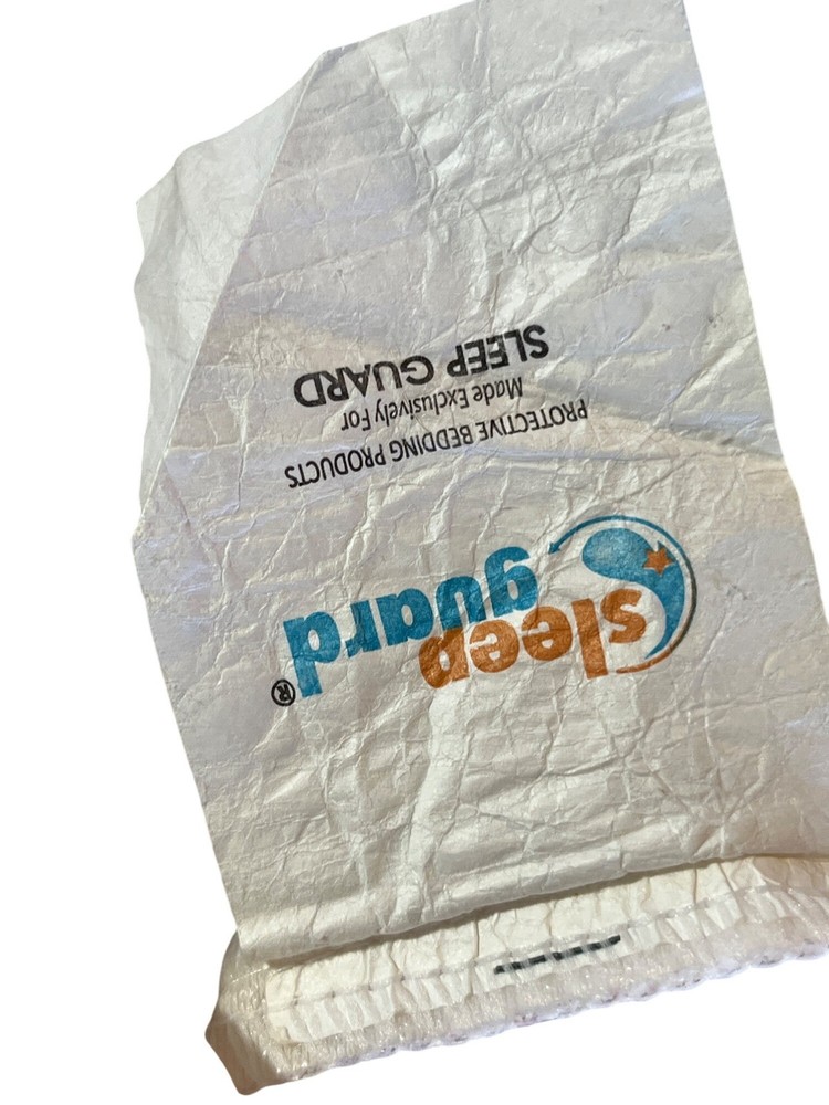 Sleep Guard Zippered Pillow Protector 100% Polyester Hypoallergenic 20"x28"