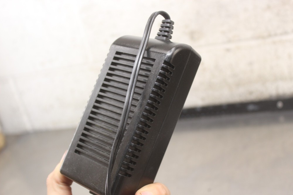 POWER SONIC AUTOMATIC BATTERY CLASS TWO CHARGER PAIR Z100
