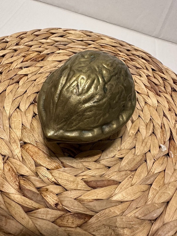 SOLID BRASS NUTCRACKER WALNUTS Vintage LARGE Walnut Shaped 5x3.5 Open