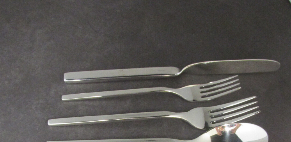 VILLEROY & BOCH PATTERN NEW WAVE STAINLESS 5 PIECE PLACE SETTING