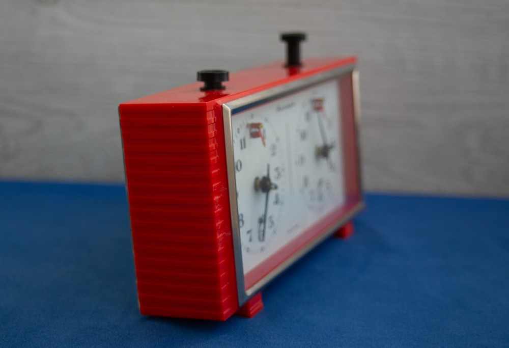 Vintage soviet chess clock / USSR Chess clock AMBER RARE red