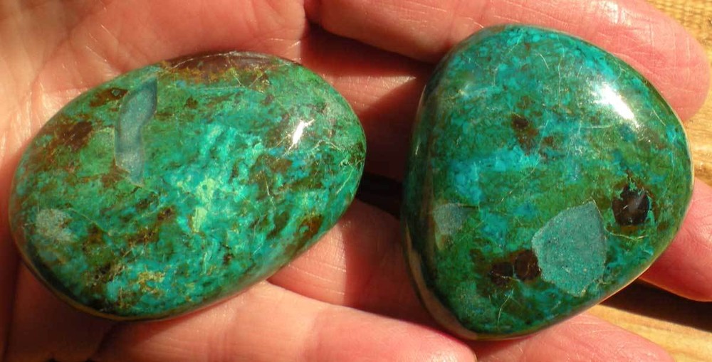 Chrysacolla - 2 Tumbled Stones rt580e