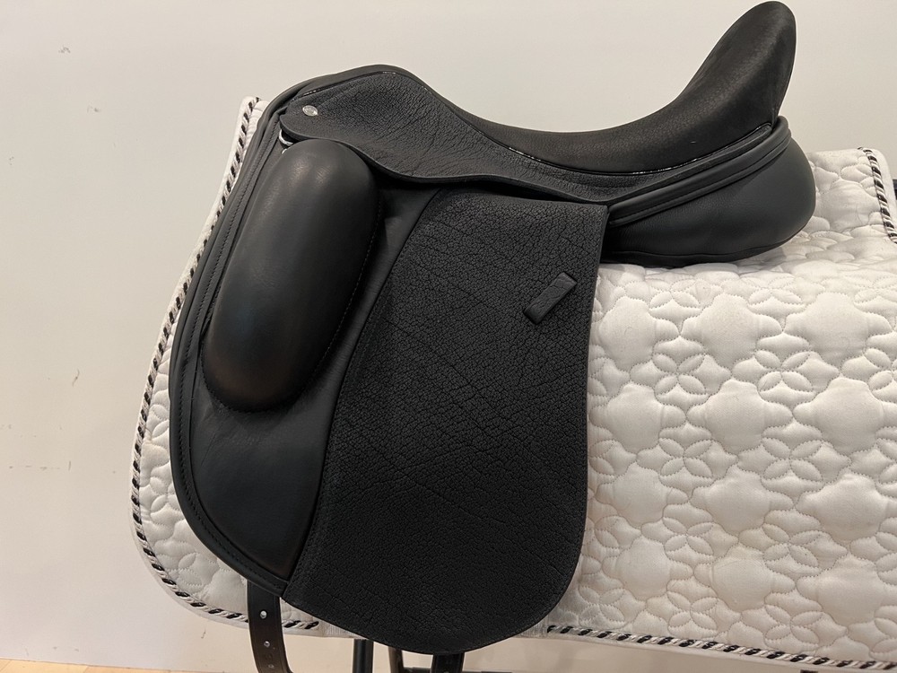 Custom Adantage R Saddle-Brand New-Never Ridden