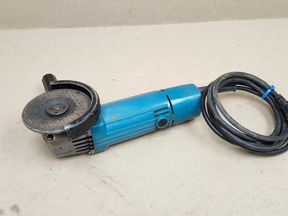 Makita No. 9501B 4" Disc Grinder