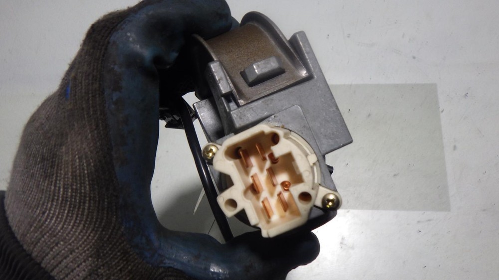 07 NISSAN VERSA Ignition W/Key