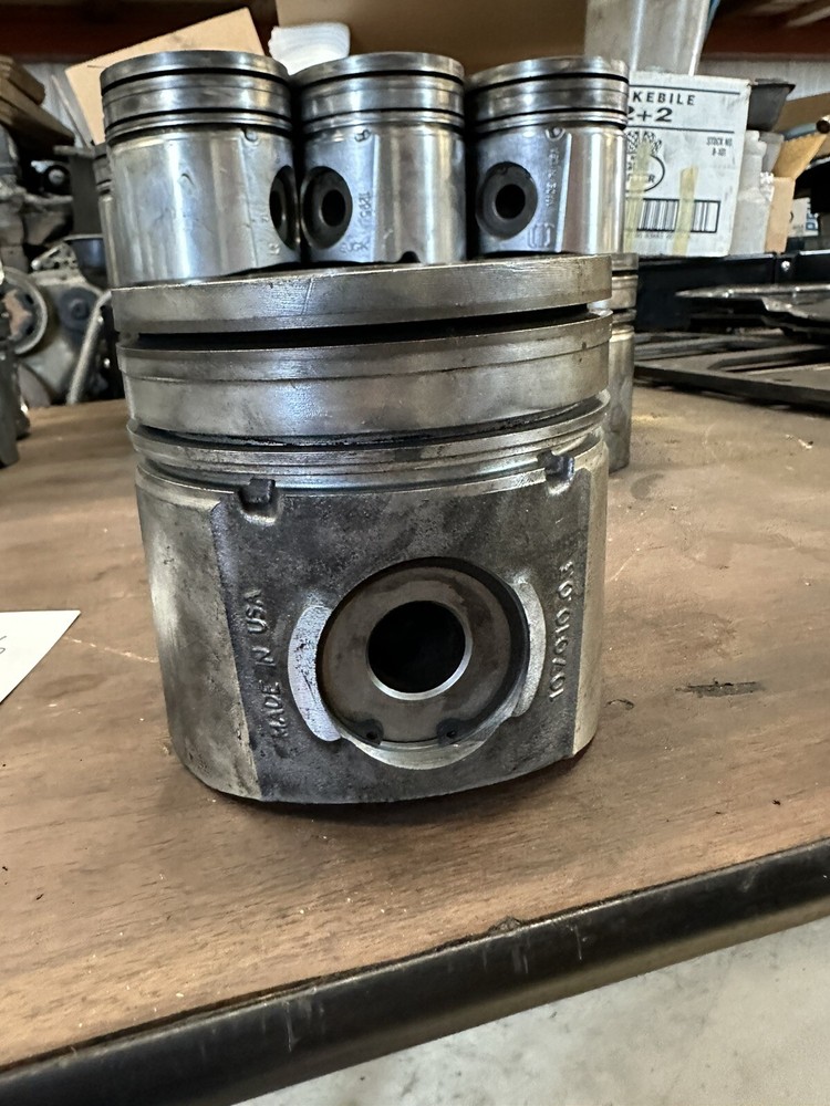 6.7 Cummins piston